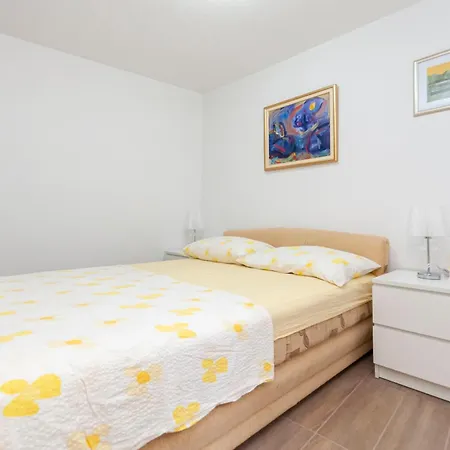 Roko Lägenhet Podspilje (Split)